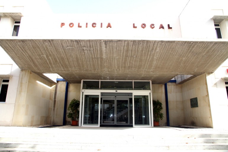 Agentes de la Policía Local también detuvieron a otro autor de un intento de robo en vivienda, y a tres ciudadanas de origen rumano que cometían hurtos en el Paseo Marítimo
