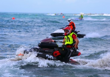 Hoy Domingo continua la disputa en aguas del municipio malagueño en Benalmádena