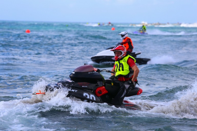 Hoy Domingo continua la disputa en aguas del municipio malagueño en Benalmádena