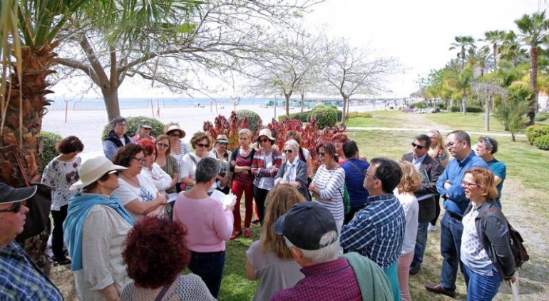 Desde el Castillo de Bil-Bil y hasta Puerto Marina, los participantes fueron recitando poemas dedicados al mar