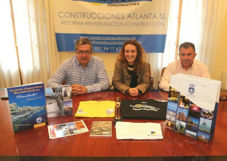 Los ediles de Turismo y Deportes respectivamente, se felicitan por una iniciativa deportiva que mejorarán las relaciones entre ambas ciudades