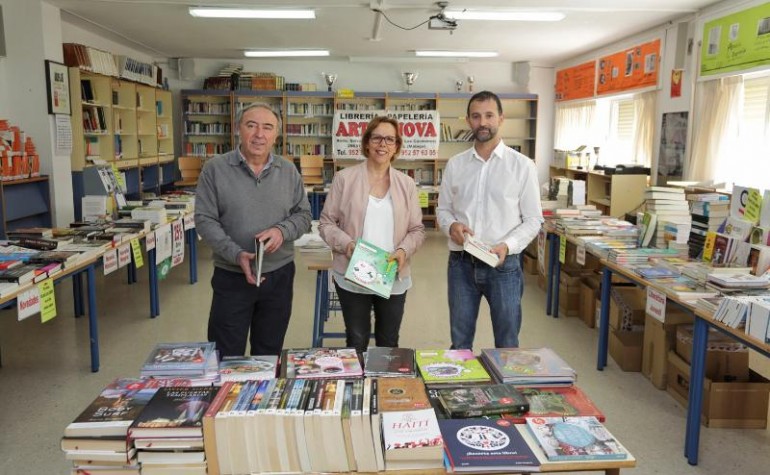 “Gracias a la colaboración de Arte-Nova, la dirección de los institutos y las ampas, es posible esta feria