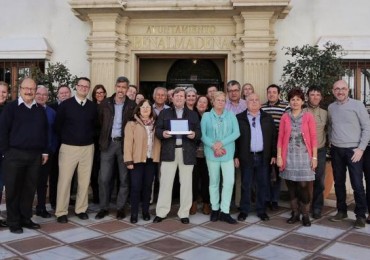 El salón de actos acogió el homenaje, presidido por el alcalde Víctor Navas y el concejal de Personal, Joaquín Villazón, y con la participación de familiares, amigos y compañeros de trabajo