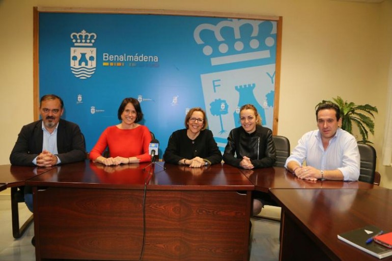 “Tras la invitación realizada desde el equipo de gobierno, hoy nos reunimos para establecer la mejor manera de continuar durante toda la legislatura con la estabilidad que nos proporciona ese pacto programático que acordamos los cinco grupos antes de la investidura”, ha explicado la portavoz socialista Ana Scherman