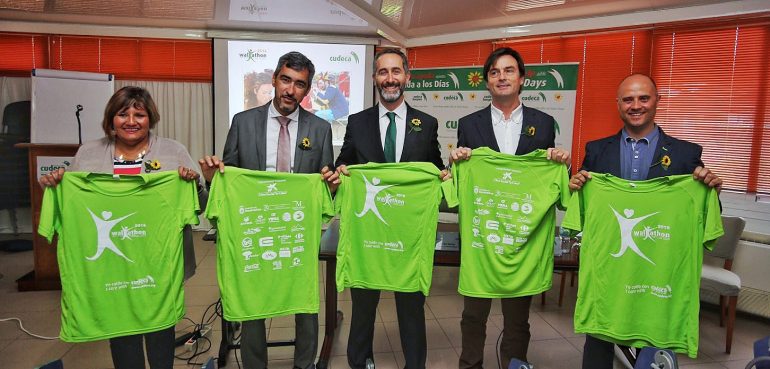 El alcalde de Benalmádena, Víctor Navas, anima a vecinos y visitantes a colaborar con esta “noble causa que aúna deporte y solidaridad”