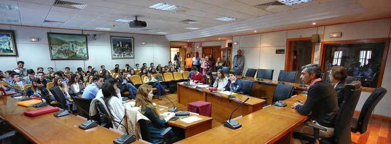 El hemiciclo consistorial acoge la prueba final de una novedosa actividad promovida por el Colegio Maravillas