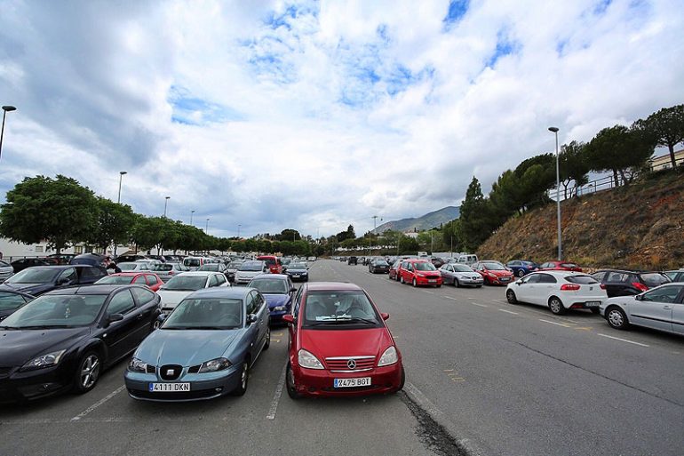`Como Ayuntamiento estudiamos la vía para cerrar un convenio que ofrezca las máximas garantías para asegurar el mercadillo`, señala el alcalde