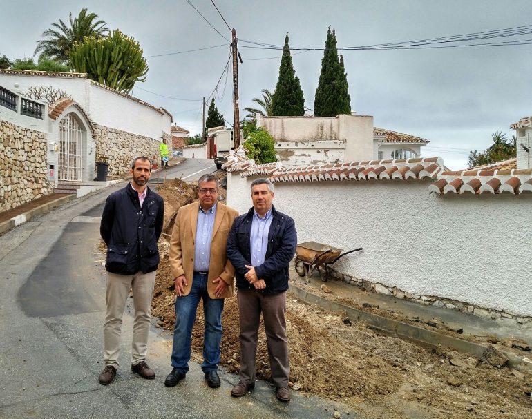EMABESA actúa en la zona para sustituir la antigua red ante las múltiples averías que se venían produciendo en la zona