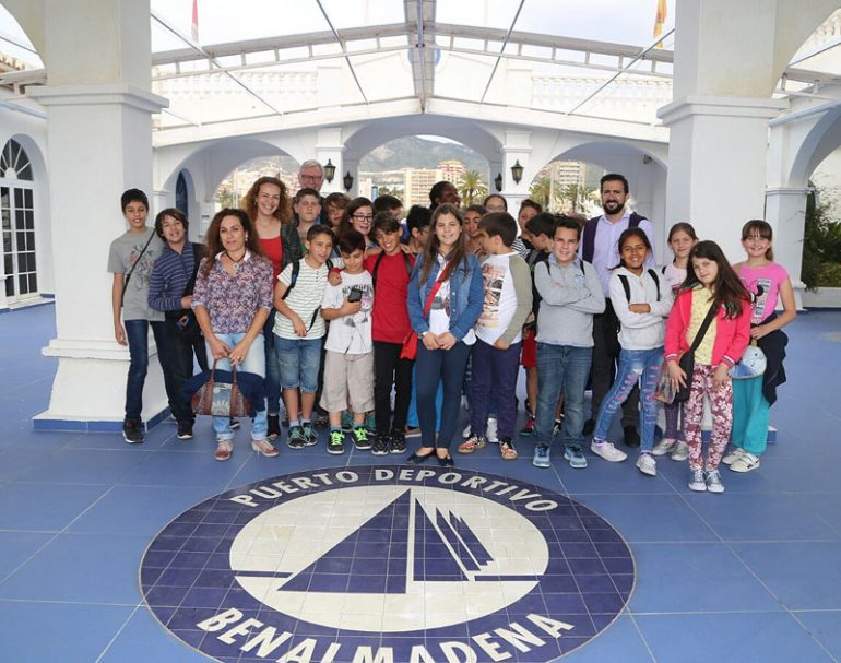 Los alumnos de 5ª B del CEIP La Leala pasan la mañana de excursión y disfrutan de las instalaciones portuarias