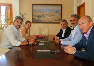 “Para este equipo de gobierno es una prioridad mantener la cercanía con AEHCOS y el sector hotelero para colaborar en la resolución de problemas conjuntos”