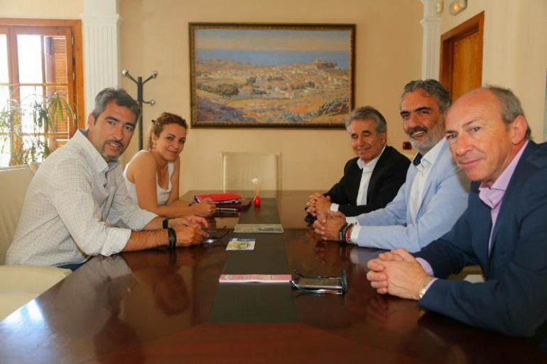 “Para este equipo de gobierno es una prioridad mantener la cercanía con AEHCOS y el sector hotelero para colaborar en la resolución de problemas conjuntos”