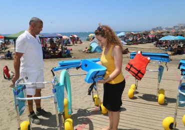 -“Quiero agradecer esta donación que nos anima a seguir trabajando para que el municipio tenga las mejores playas adaptadas de España.” Señaló la concejala del área Encarnación Cortés