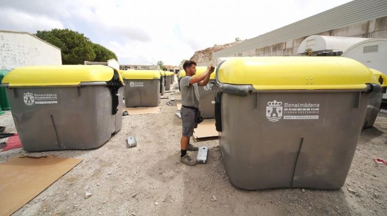 “Instalaremos 200 contenedores nuevos, lo que permitirá una capacidad de recogida de envases de casi un millón de litros”, ha detallado Rafael Santos