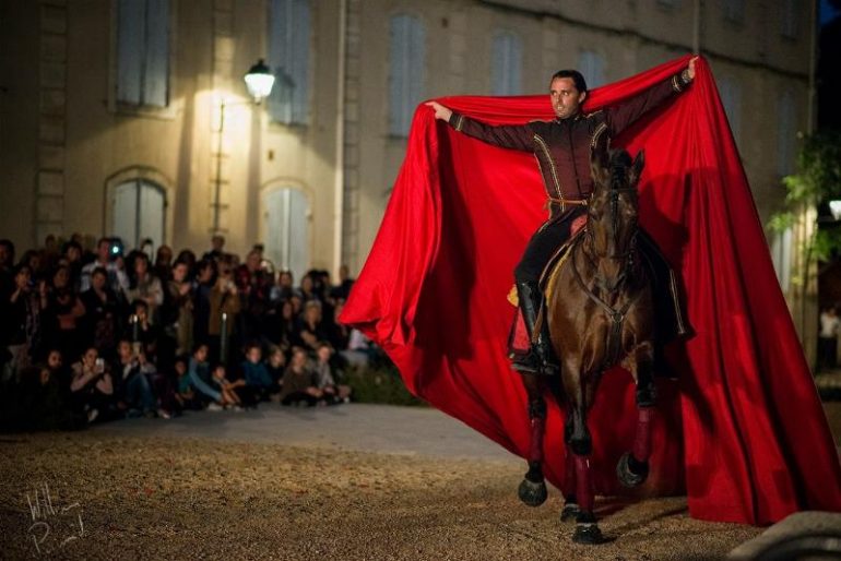 Fue estrenada en junio en La Reolé (Francia) con motivo del I Festival de Teatro Ecuestre y Ritual