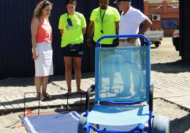 La concejala del área, Encarnación Cortés, subraya la apuesta del equipo de gobierno para conseguir que Benalmádena sea una referencia en materia de playas adaptadas para personas con discapacidades