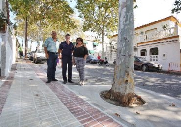 El concejal también ha anunciado que han comenzado el repintado de los paseos de peatones ubicados junto a los accesos de los centros educativos