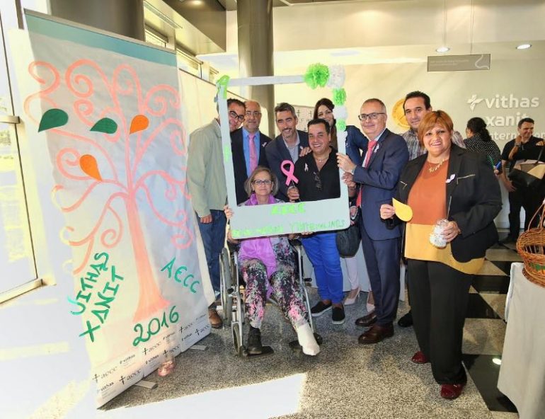 Algunos edificios de la localidad estarán esta tarde iluminados de rosa con motivo de la celebración