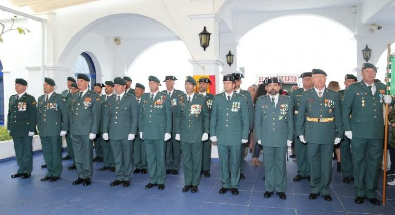 A pesar de la lluvia, numerosos vecinos asistieron a los actos conmemorativos de la festividad de la patrona de la Benemérita