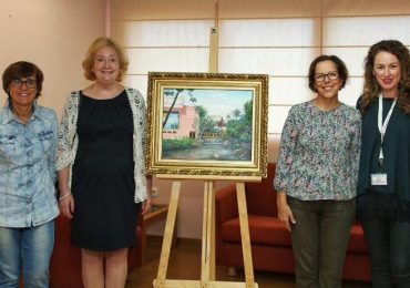 El cuadro retrata la biblioteca desde una de sus vistas más emblemáticas