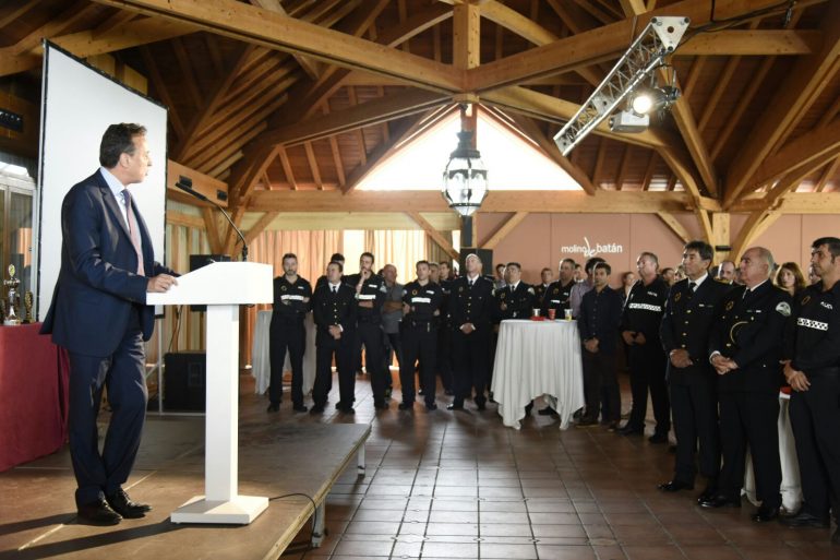 El alcalde presidió ayer los actos con motivo del día de la policía local
