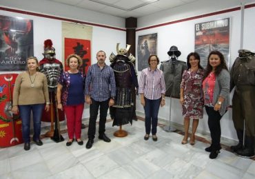 La muestra está integrada por unas 200 piezas cedidas por el coleccionista benalmadense José Antonio Fernández,