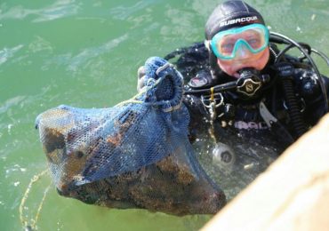 La concejala del Puerto, Encarnación Cortés, agradeció su compromiso a los más de 30 buceadores voluntarios
