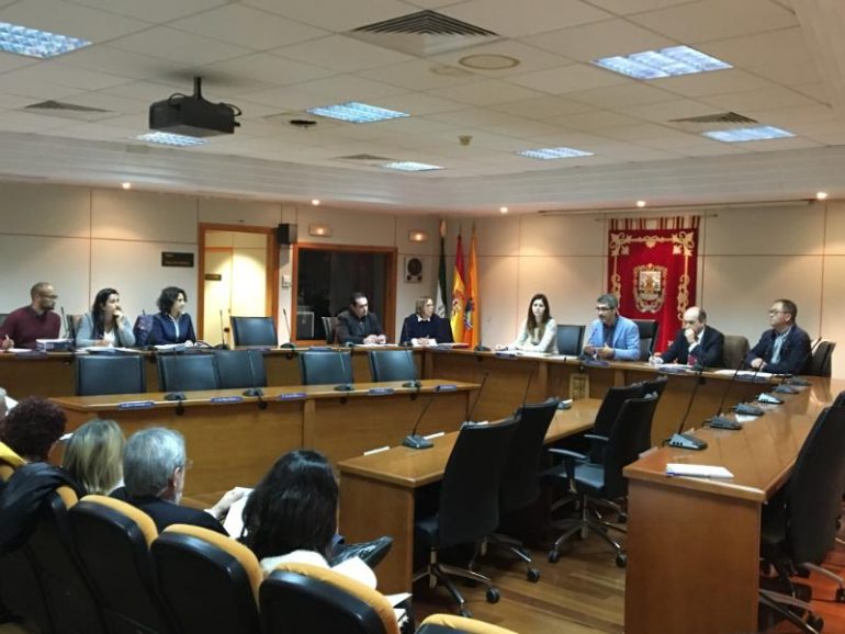 La Comisión establecerá los mecanismos de coordinación entre las administraciones con competencias en la infancia