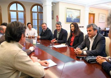 El alcalde ha señalado que Benalmádena “necesita un especial impulso para el desarrollo de su comercio”