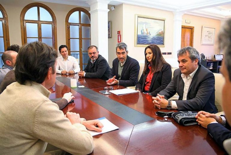 El alcalde ha señalado que Benalmádena “necesita un especial impulso para el desarrollo de su comercio”