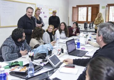 El Concejal César Carrasco, ha visitado hoy al equipo de Lanzadera de Empleo de la localidad