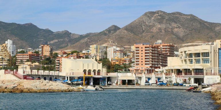 Esta actividad persigue dar a conocer y fomentar los deportes náuticos entre los niños de la localidad