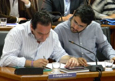 “Entre el techo de gasto legal pero inmoral que asfixia a los ayuntamientos y el suelo de las cláusulas abusivas de los bancos está la dignidad”, ha manifestado Enrique García