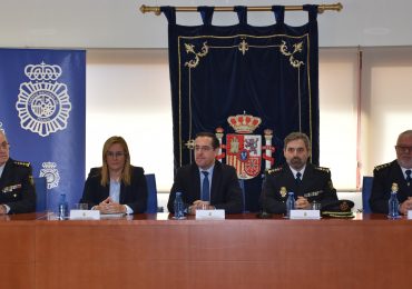 En su historial profesional tiene dos cruces al mérito policial con distintivo blanco