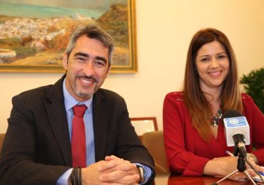 “Desde el Ayuntamiento hemos trabajado codo con codo con la Junta hasta lograr duplicar la cantidad destinada a estas ayudas”, declaró el alcalde