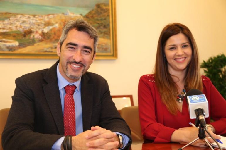 “Desde el Ayuntamiento hemos trabajado codo con codo con la Junta hasta lograr duplicar la cantidad destinada a estas ayudas”, declaró el alcalde