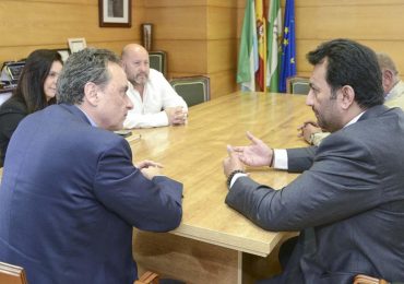 En el encuentro, el Jeque y presidente del Málaga Club de Fútbol, ha expresado su máximo interés por abrir una vía de contacto con el consistorio