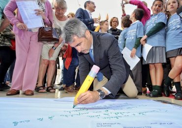 Victor Navas: “La elaboración de este gran poema es una prueba viva de la convivencia en armonía, tolerancia y solidaridad de la multitud de nacionalidades presentes en nuestra ciudad”