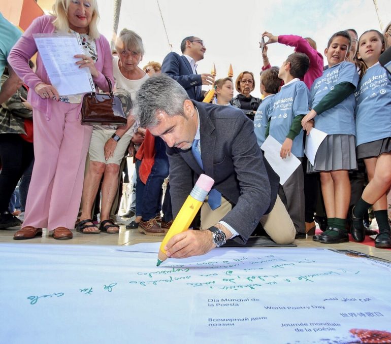 Victor Navas: “La elaboración de este gran poema es una prueba viva de la convivencia en armonía, tolerancia y solidaridad de la multitud de nacionalidades presentes en nuestra ciudad”