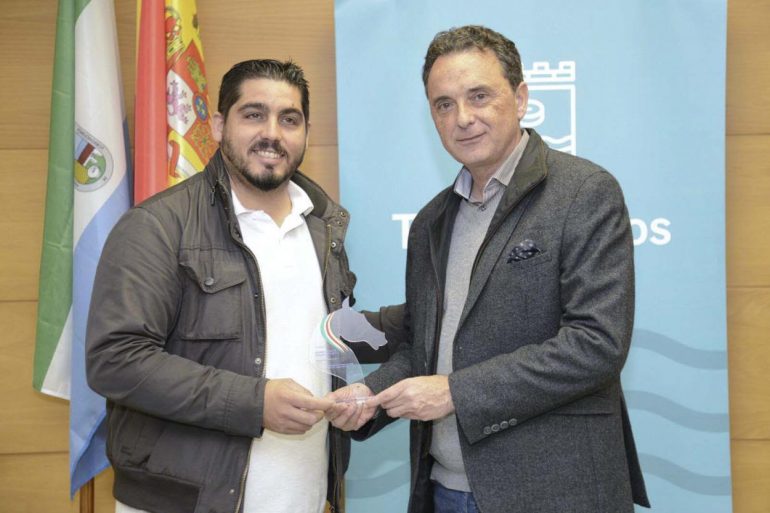 El alcalde de Torremolinos, José Ortiz, ha recibido en el día de hoy un reconocimiento a cargo de la Asociación de Caballistas de Roma