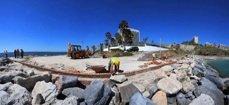 El alcalde de Benalmádena, Víctor Navas, ha anunciado que se estima finalizar los trabajos “antes del inicio del verano”
