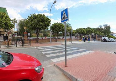 También se ha arreglado la entrada de vehículos al centro con hormigón impreso