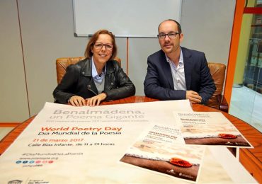 Durante la jornada se desplegará a lo largo de la calle Blas Infante un espacio en papel de 120 metros para que ciudadanos y colectivos escriban poemas