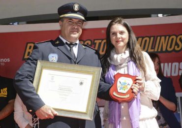 Entre las autoridades presentes han estado representantes de los grupos políticos presentes en la corporación municipal