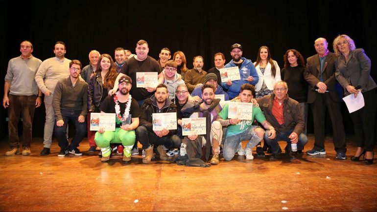Cuatro murgas y cuatro comparsas hicieron vibrar la Casa de la Cultura hasta las 4 de la madrugada