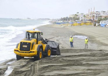 Más de 300 metros de playas se alisarán en los próximos días y se limpiará el cauce del arroyo del Saltillo