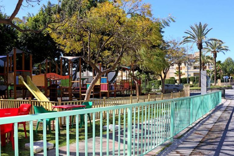 El edil ha visitado la avenida Estrella del Mar con motivo de la creación de un nuevo paso de peatones