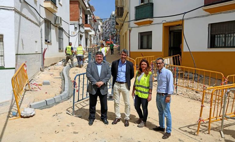 “La peatonalización supone un elemento clave en el proceso de conversión de Benalmádena en una ciudad moderna y abierta al visitante”, ha valorado el alcalde de Benalmádena, Víctor Navas