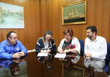 El acuerdo contempla una subvención para el único club de vela formado por discapacitados que compite a nivel nacional en categoría Crucero