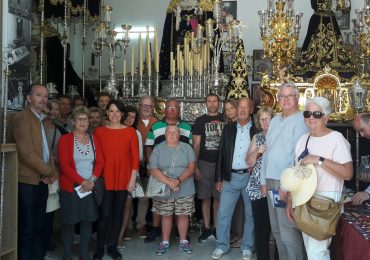 “Con esta ronda de visitas pretendemos acercar las tradiciones populares a nuestros residentes de origen extranjero”, ha destacado la concejala Ana Scherman