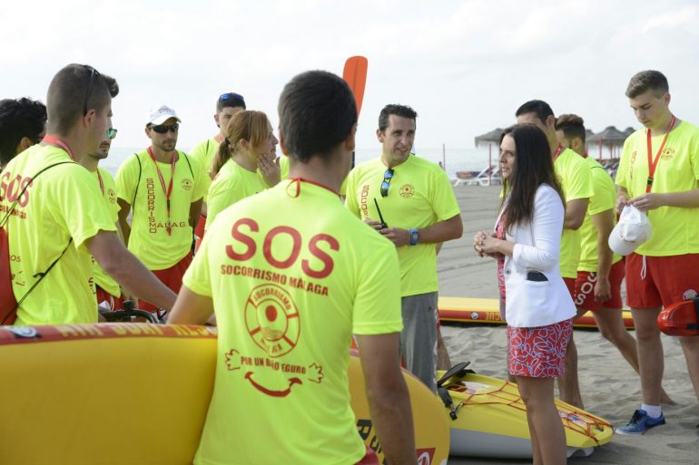 Un equipo de 20 personas velarán por la seguridad de los bañistas en los siete kilómetros de playas del municipio
